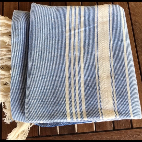 Hand- Loomed fringe detailed Turkish Cotton Towel - Picture 3 of 7